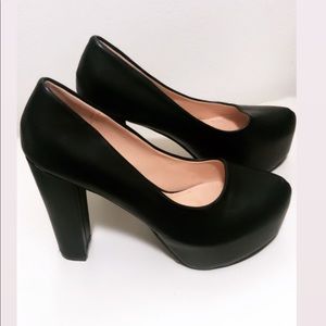 Top Moda black chunky heel pumps size 9 used